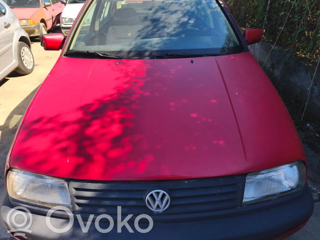 Volkswagen Vento Konepelti