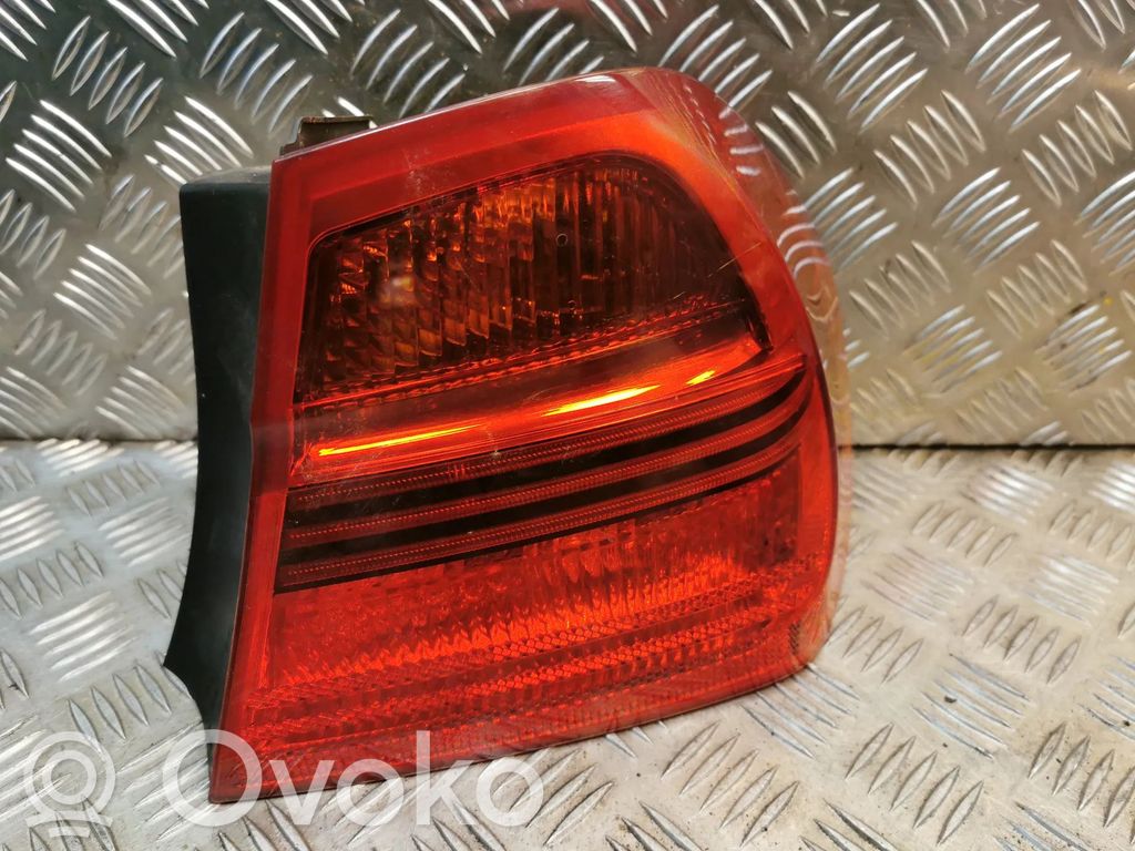 Rear/tail lights   6937458