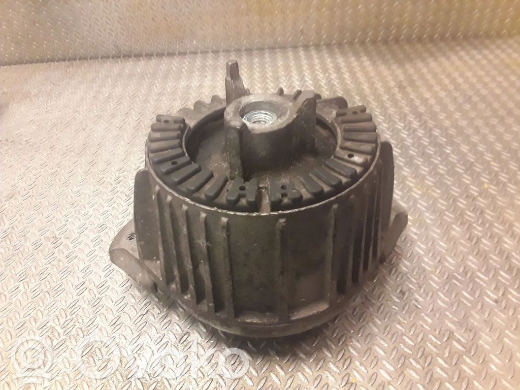 Mercedes-Benz C W204 Engine mount bracket 