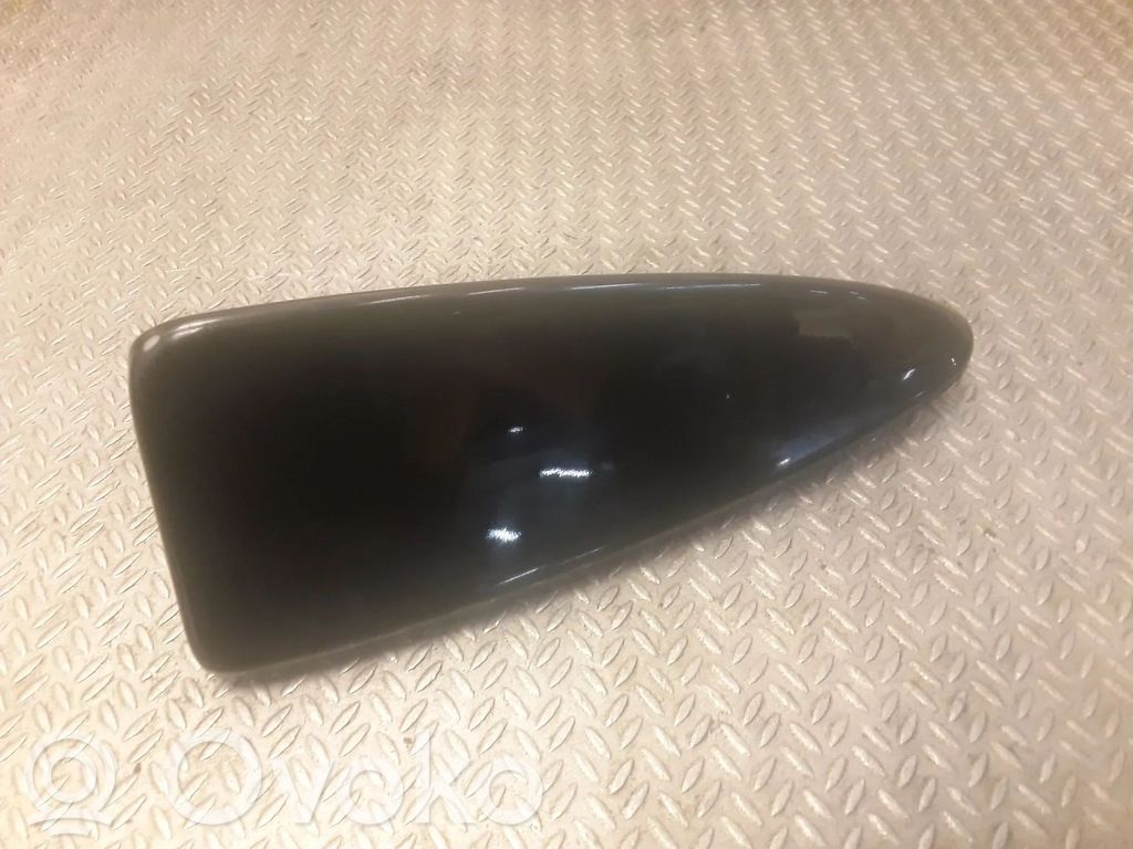 BMW X3 E83 GPS-pystyantenni 