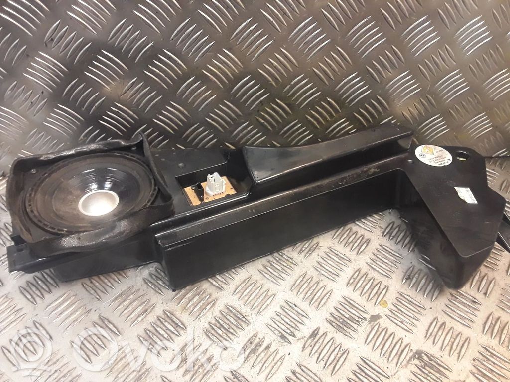 BMW 7 E38 Takaoven kaiutin 