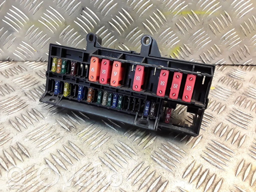 Fuse box set   6900582