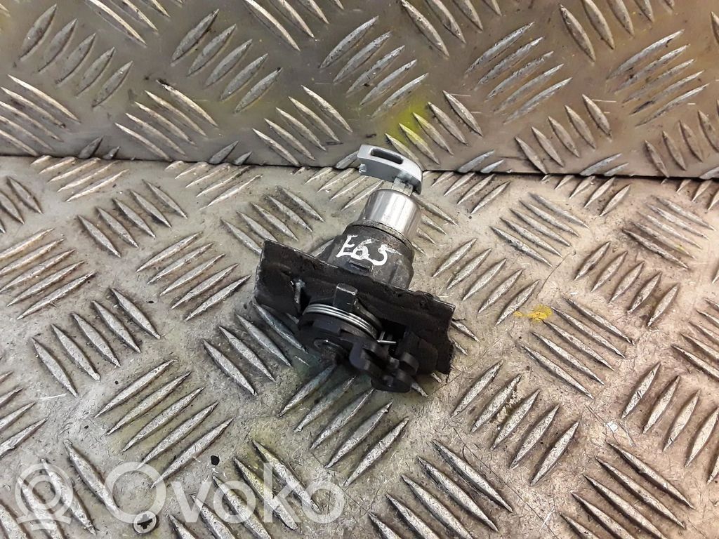 Tailgate/boot open switch button