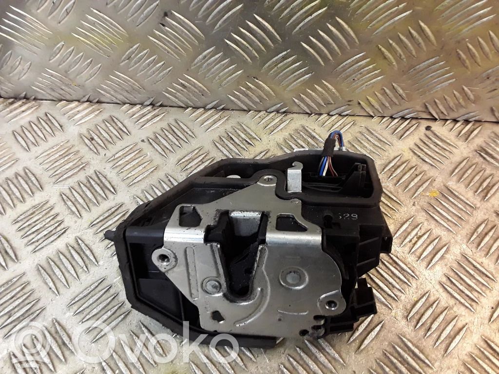 Rear door lock   7154629