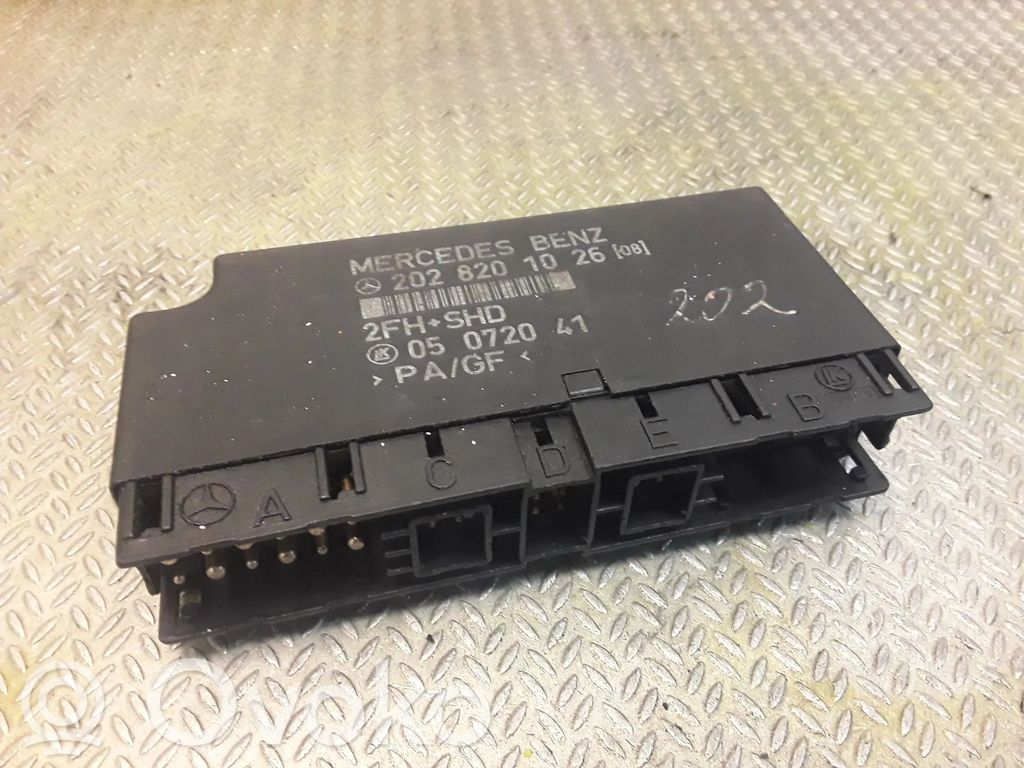 Mercedes-Benz C W202 Module de contrôle carrosserie centrale 