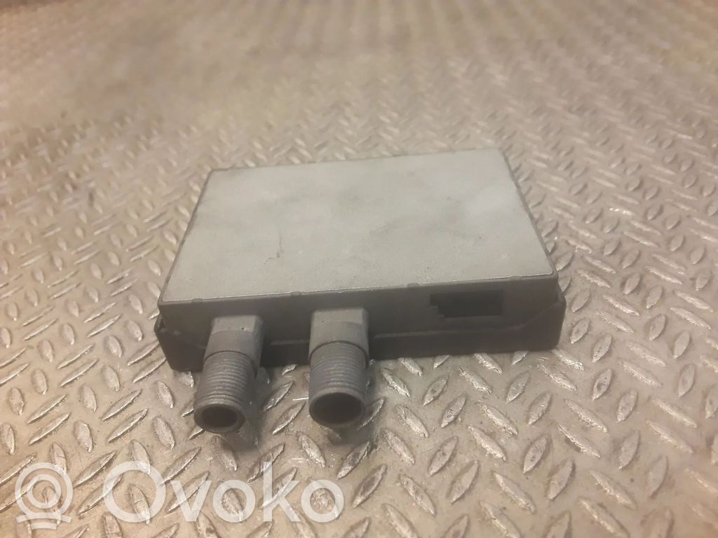 BMW 7 E38 Amplificatore antenna 