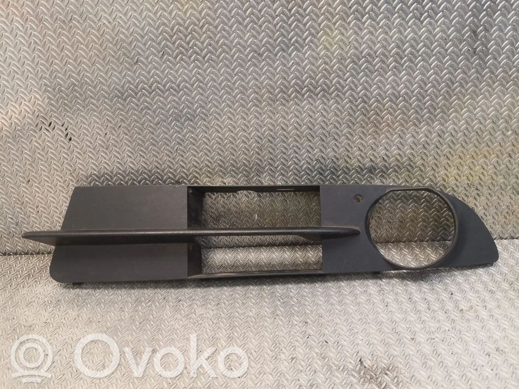 Front grill   7049243