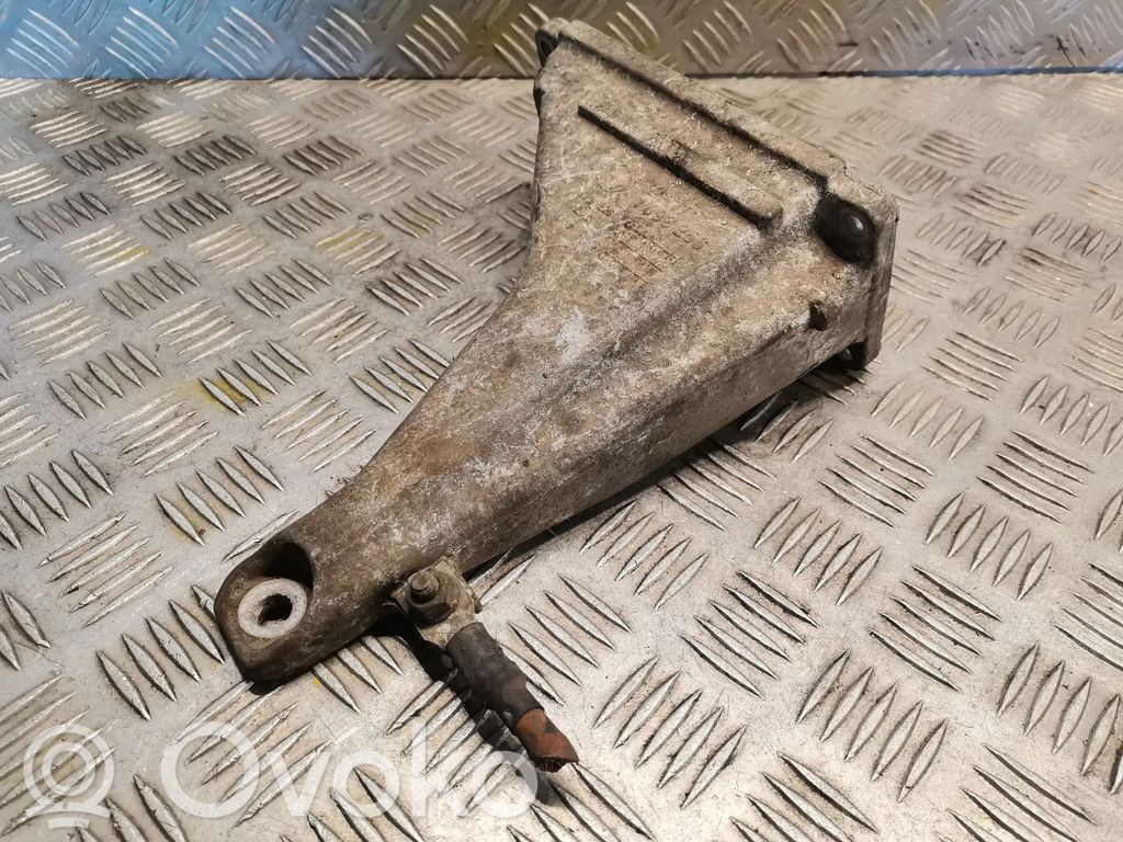 BMW 7 E38 Engine mounting bracket 