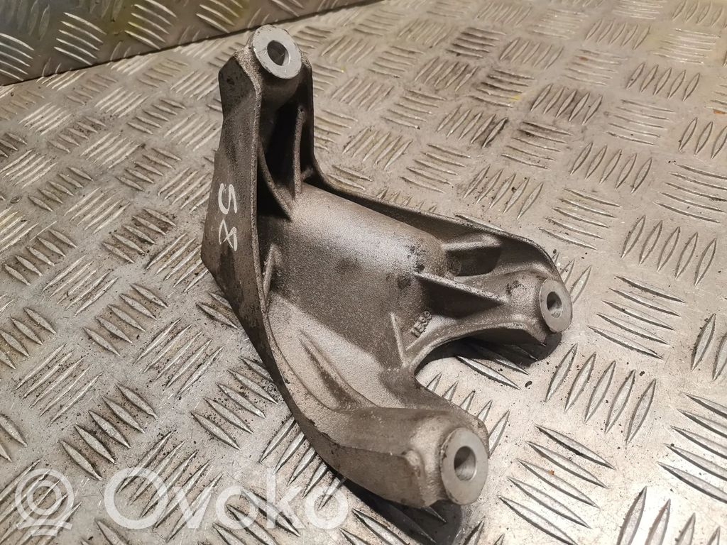 Audi A8 S8 D3 4E Engine mounting bracket 