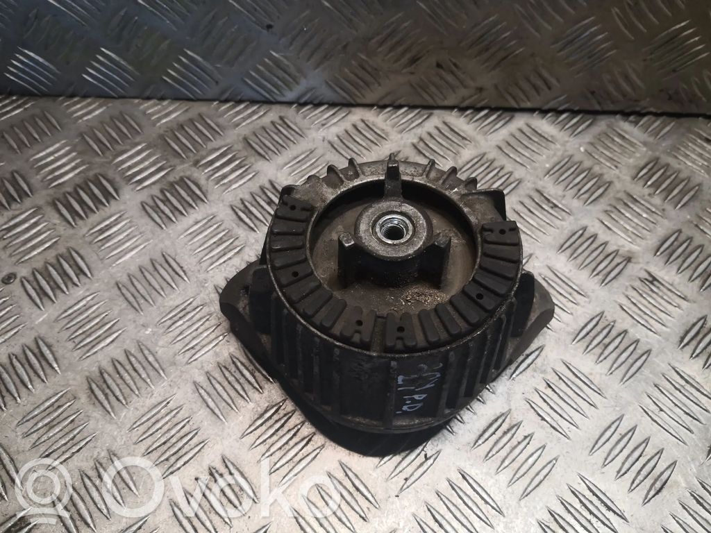 Mercedes-Benz C W204 Engine mount bracket 