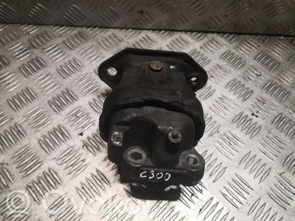 Chrysler 300 - 300C Engine mount bracket 
