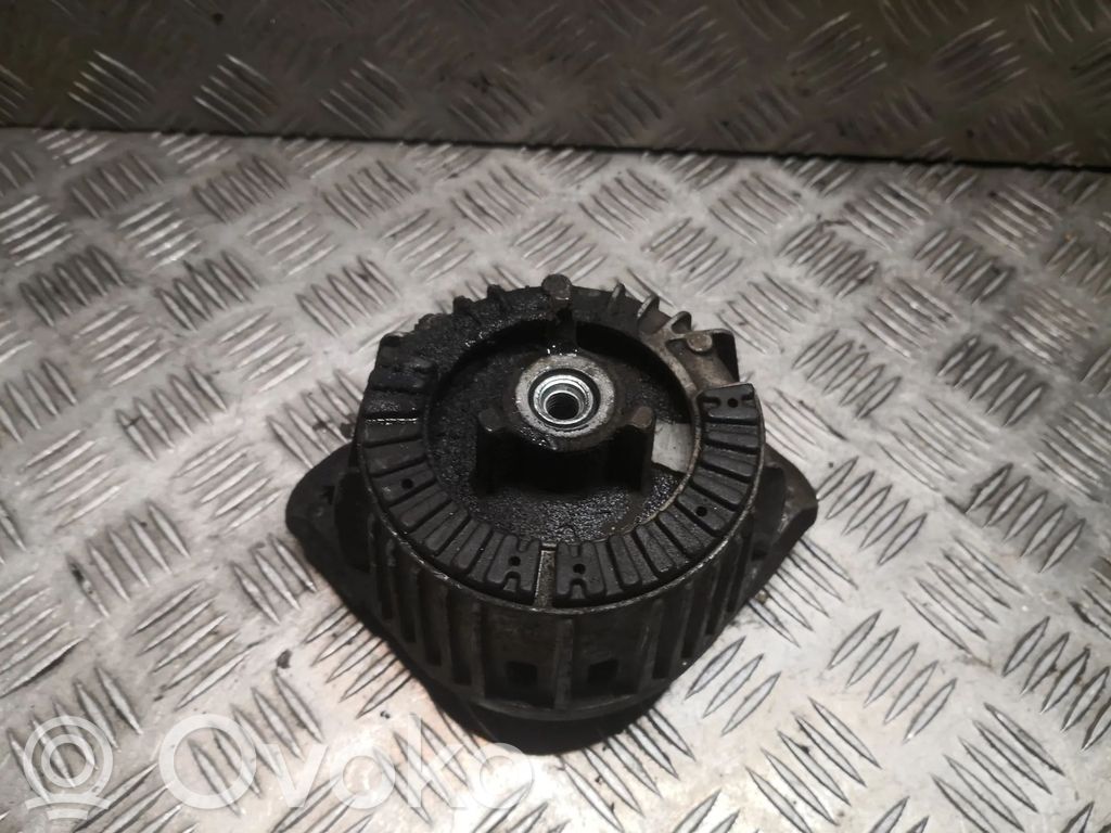 Mercedes-Benz E A207 Engine mount bracket 