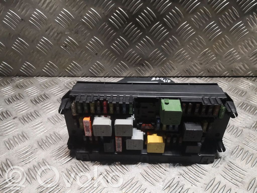 Mercedes-Benz C W204 Juego de caja de fusibles 