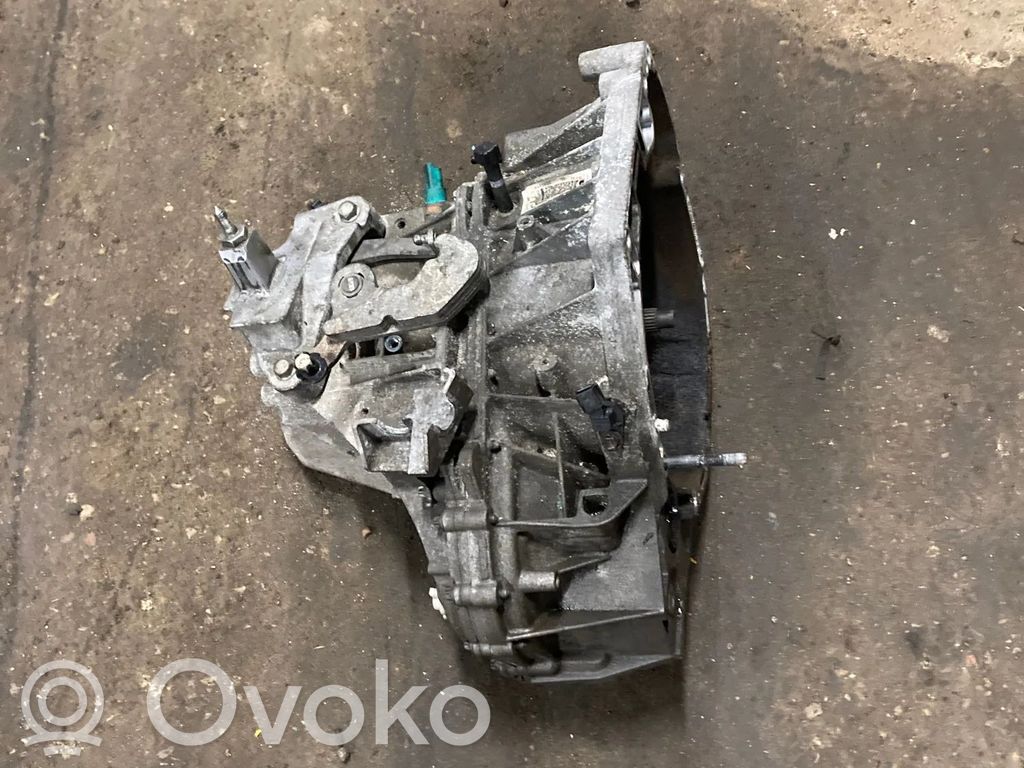 Nissan Juke I F15 Manualna 6-biegowa skrzynia biegów 