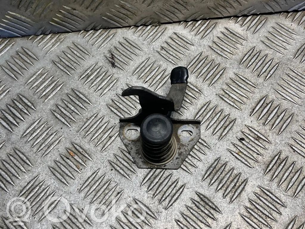 BMW X3 E83 Kilpa variklio dangčio spynos 