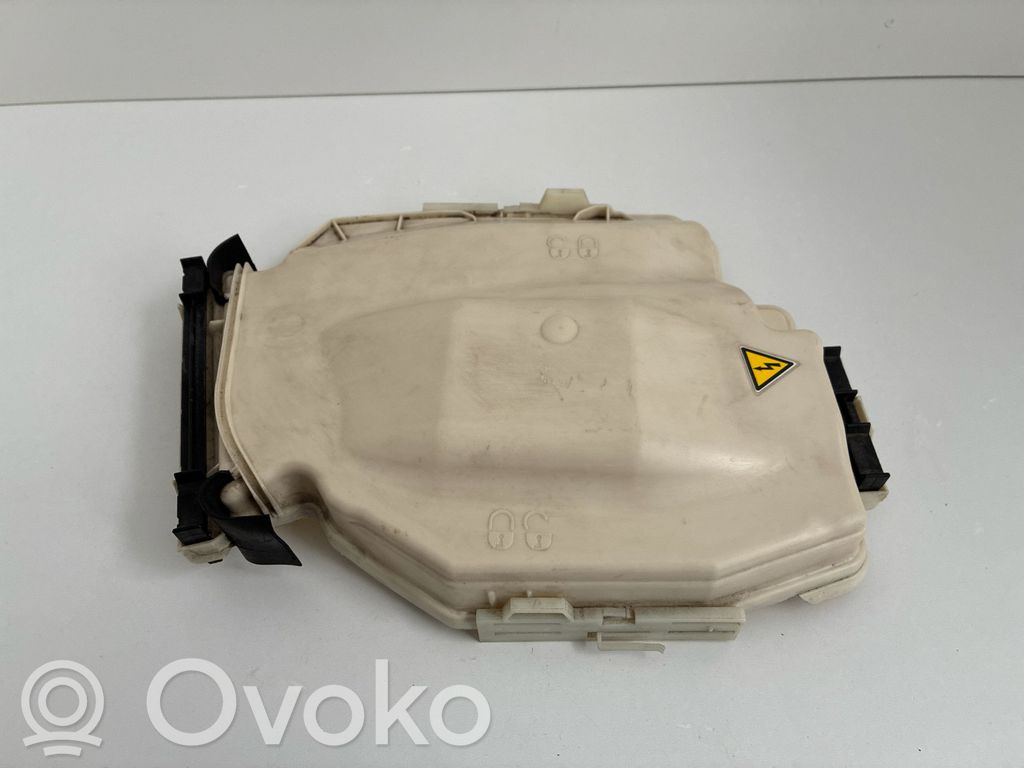 Fuse box cover   7544577,58650910