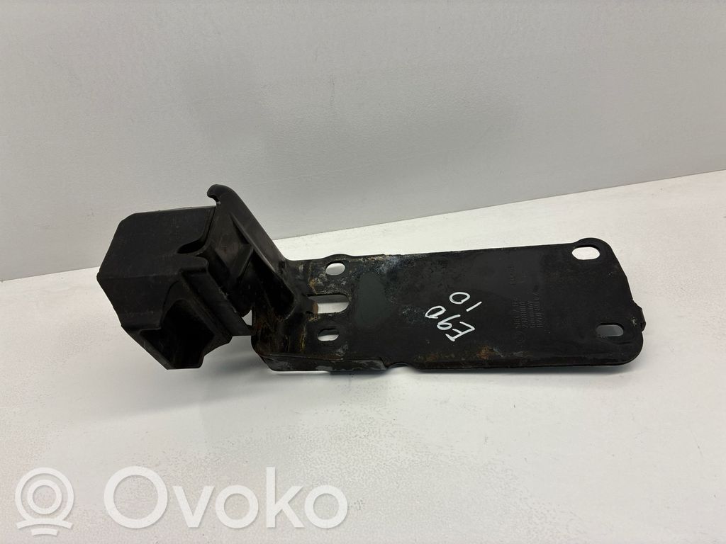 BMW 3 E90 E91 Radiator mount bracket 