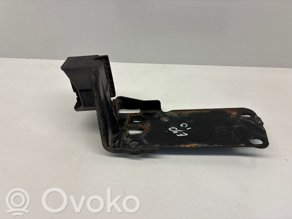 BMW 3 E90 E91 Radiator mount bracket 