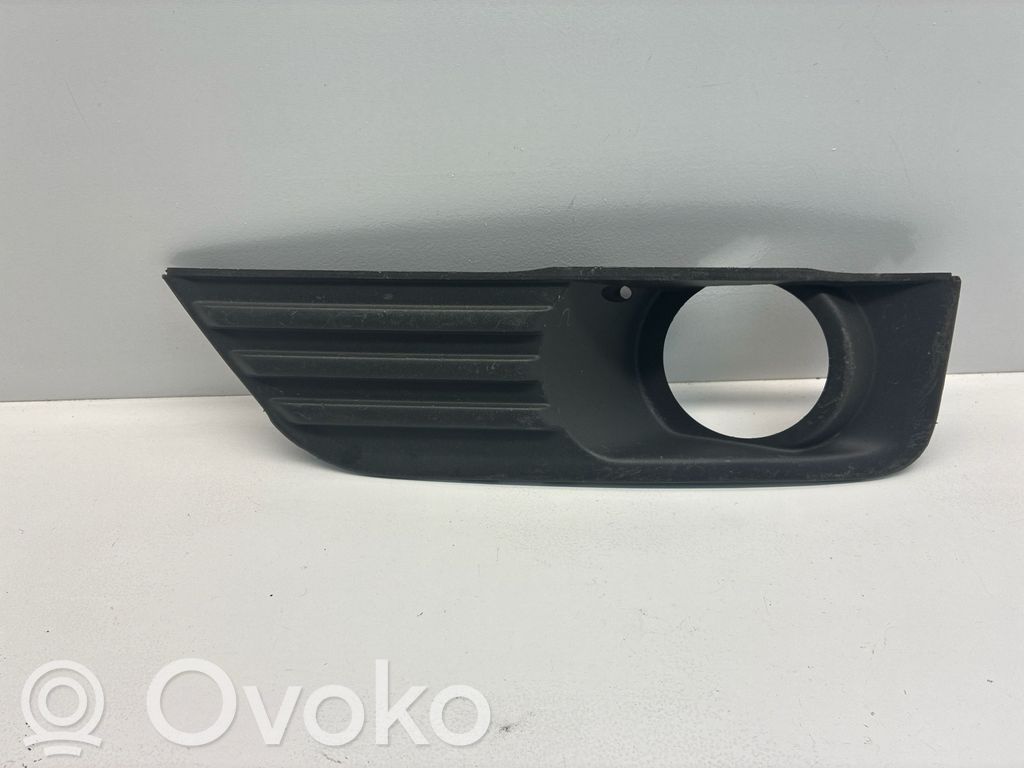 Ford Focus Etusumuvalon ritilä 