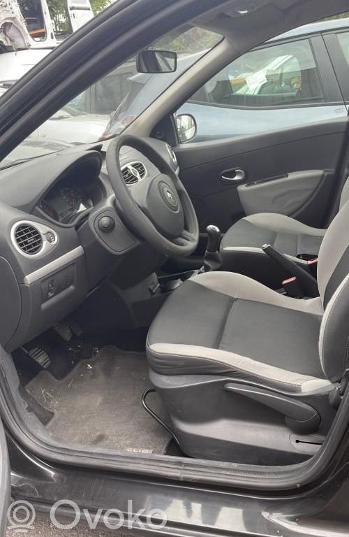 Etuvetoakseli   8200378880