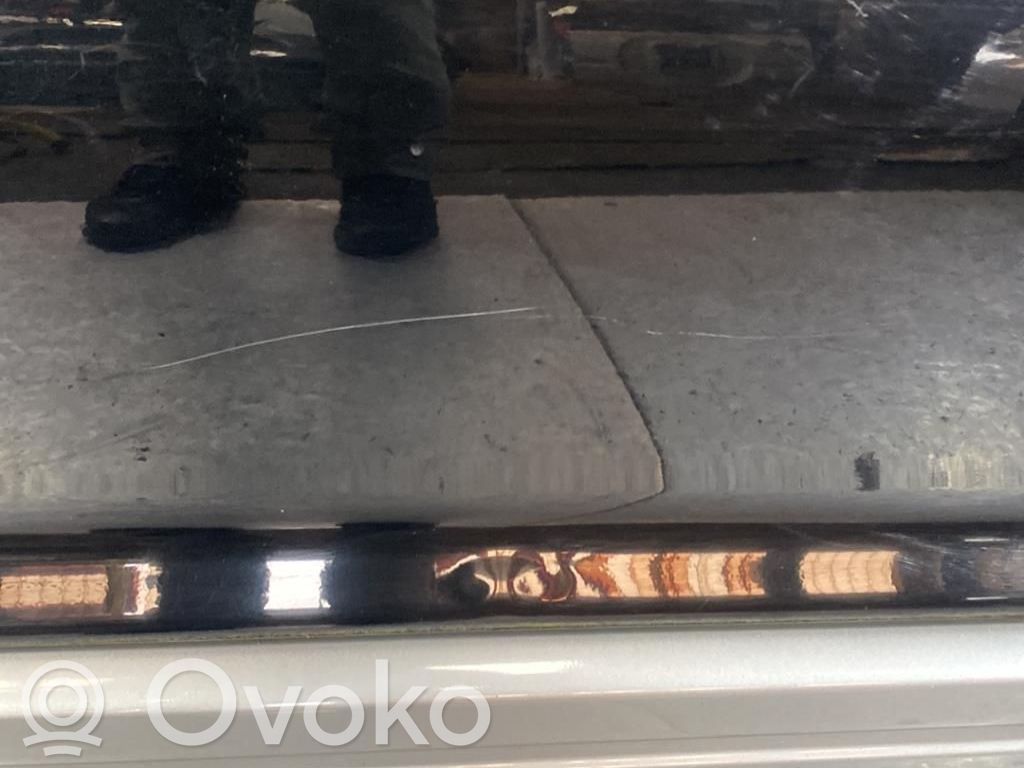 Mitsubishi Pajero Дверь