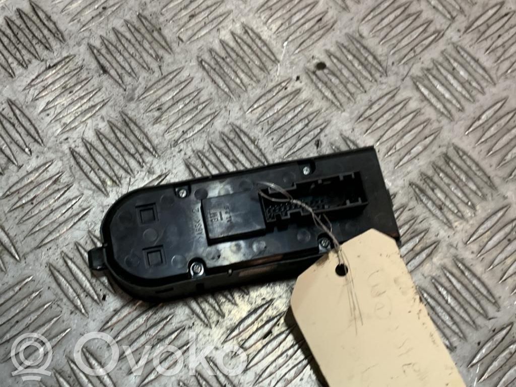 Opel Zafira B Electric window control switch 