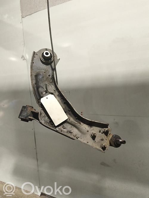 Peugeot 308 Braccio di controllo sospensione anteriore inferiore/braccio oscillante