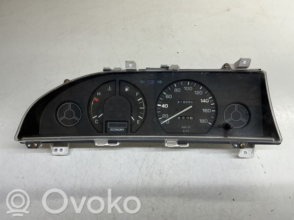 Toyota Corolla E90 Speedometer (instrument cluster) 
