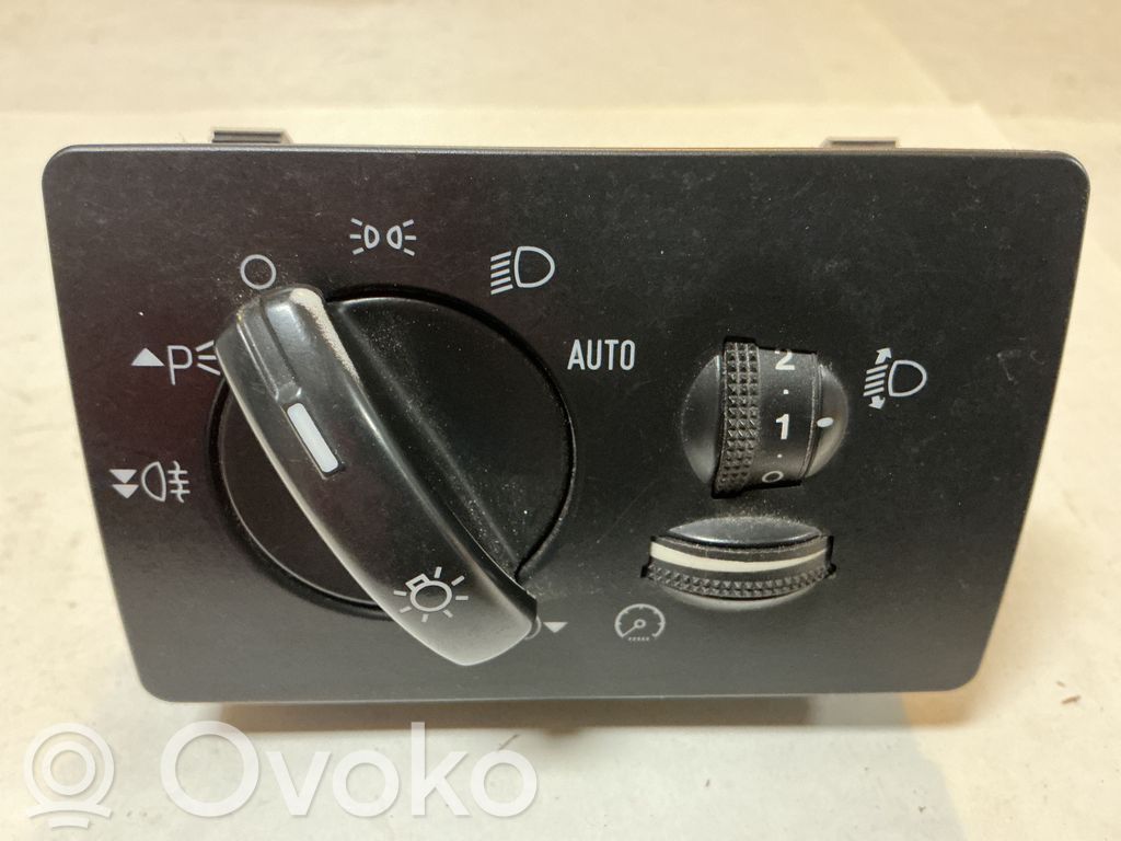 Light switch   4M5T13A024CA