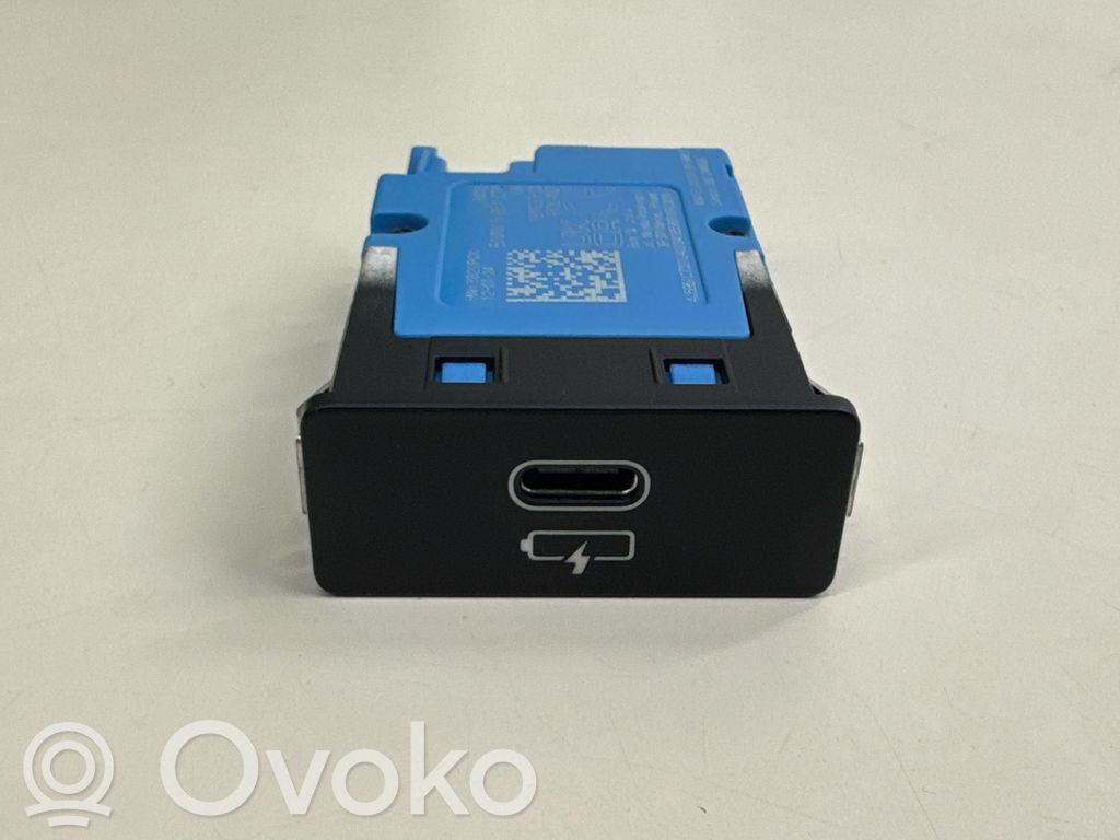 BMW X4 G02 USB socket connector 
