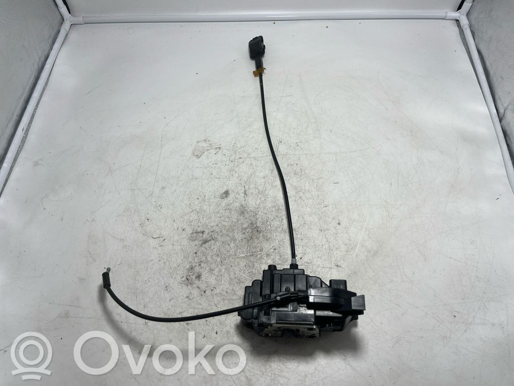 Renault Clio III Priekšpusē slēdzene 