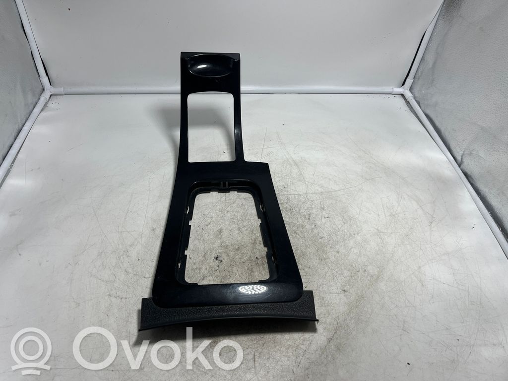 Peugeot 407 Consola de plástico de la palanca de cambios 