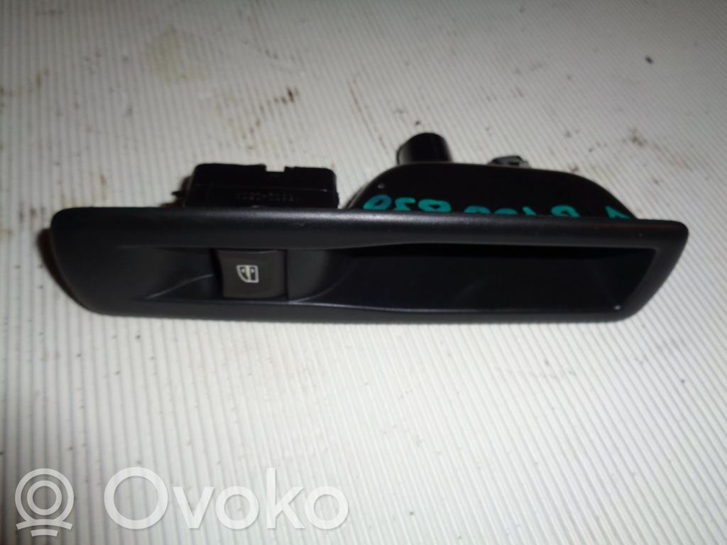 Electric window control switch   8295000
