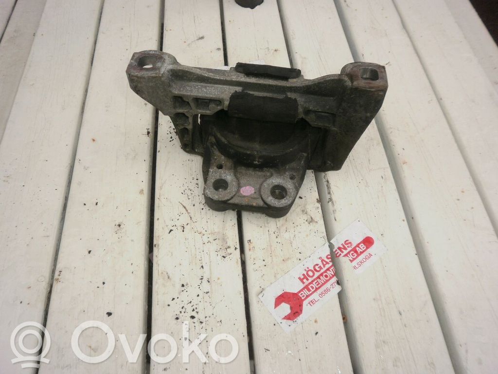 Engine mount bracket