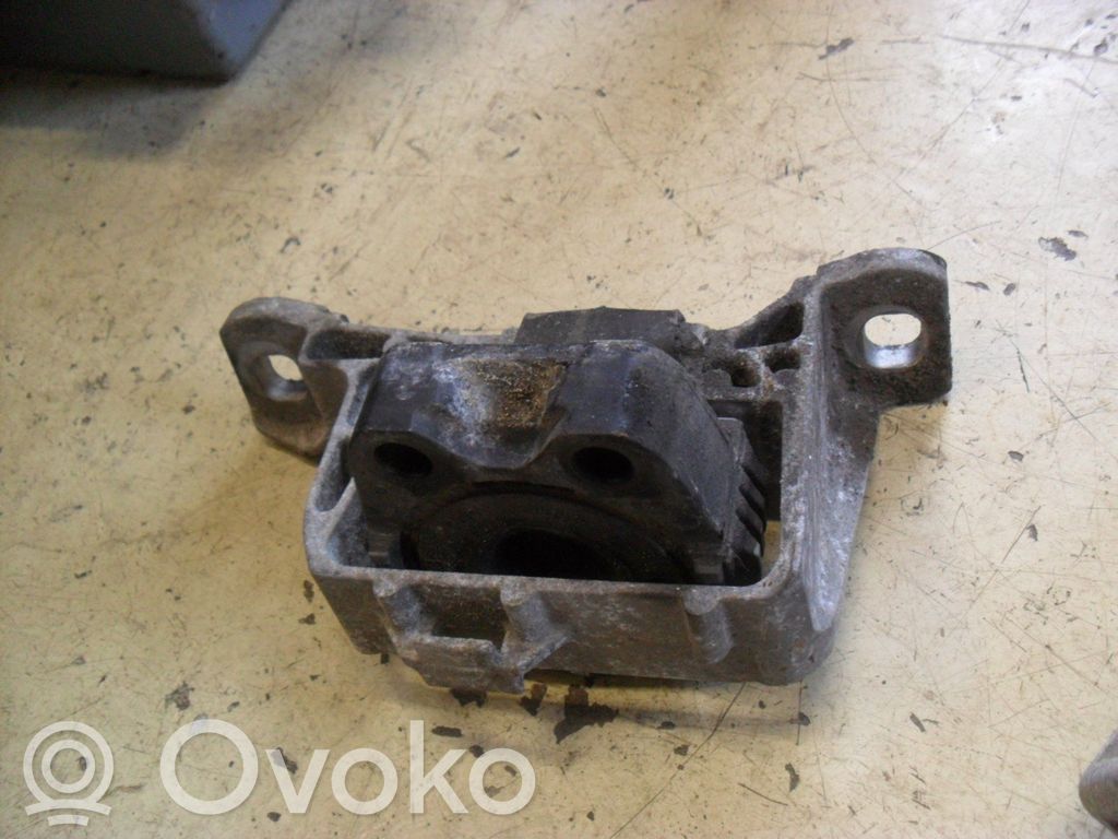 Engine mount bracket