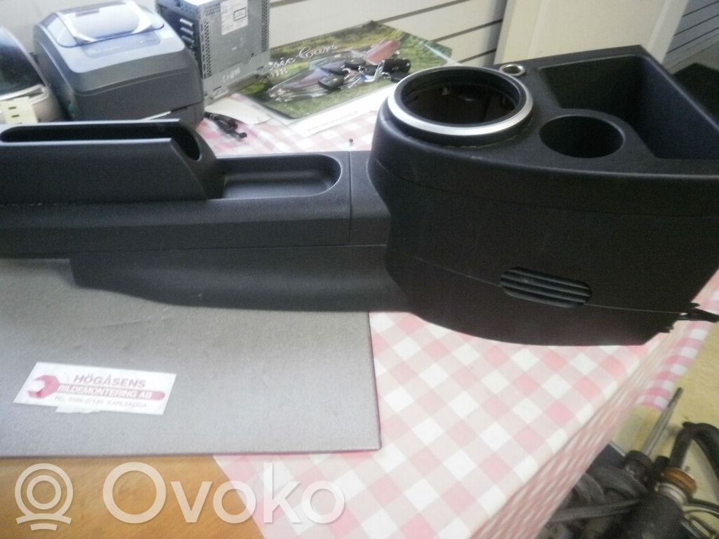 Armrest   2S6XA044C82
