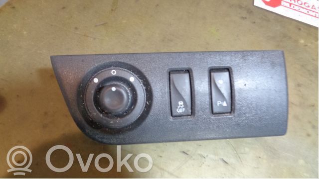 Electric window control switch   251633075R