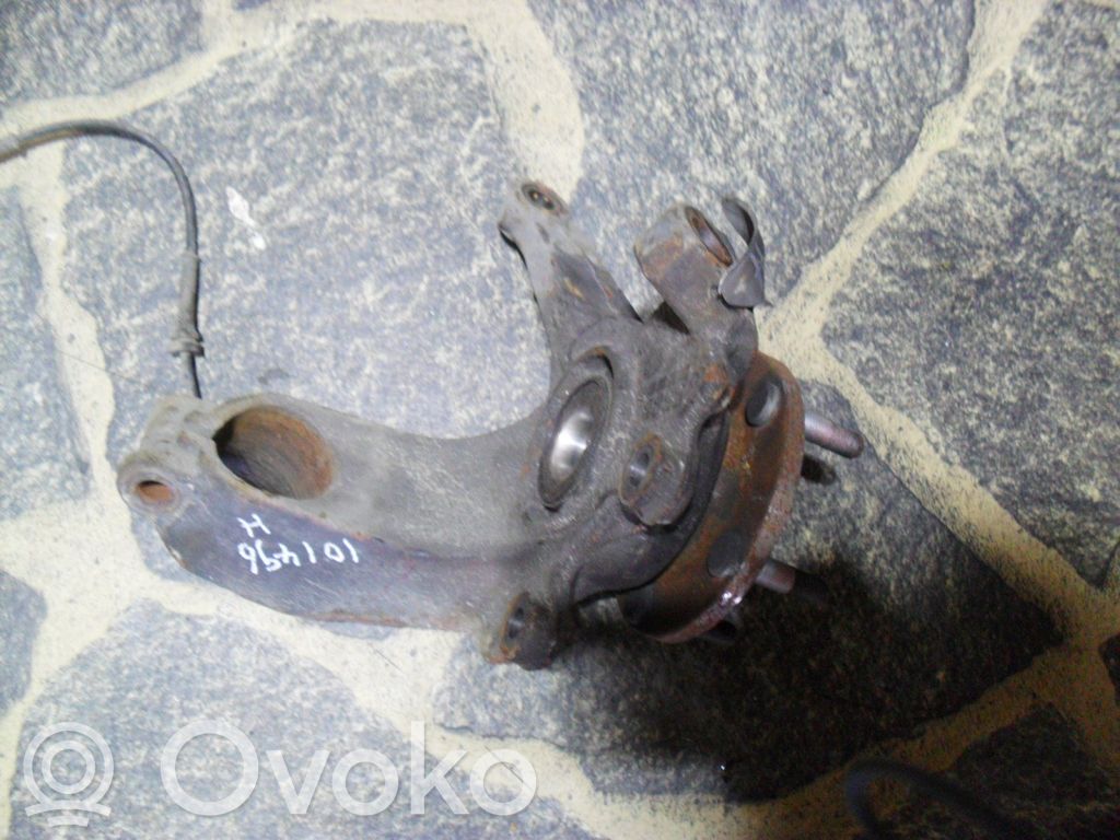 Front wheel hub spindle knuckle