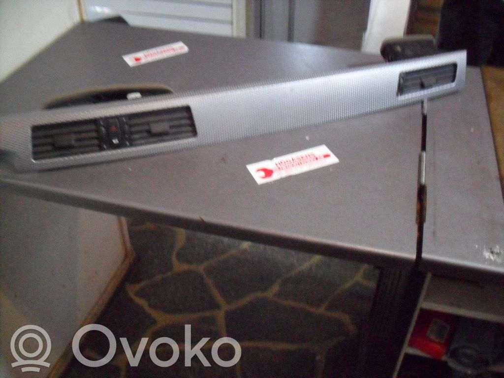 BMW 5 E60 E61 Centrālais gaisa ventilācijas režģis 