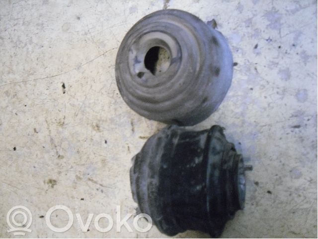 Engine mount bracket   VNSTER
