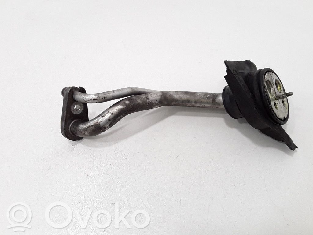 BMW 3 E46 Ilmastointilaitteen putki (A/C) 