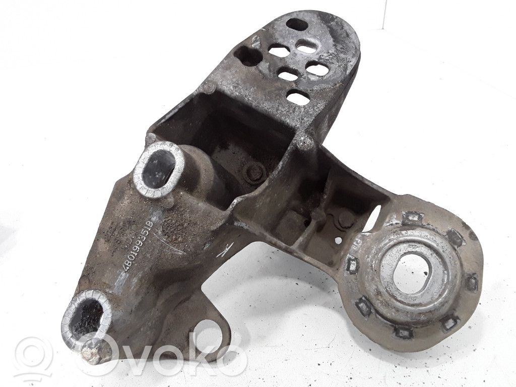 Volkswagen PASSAT B5 Engine mounting bracket 