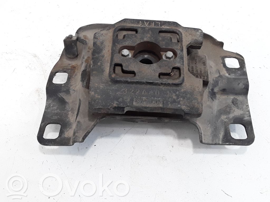Volvo V50 Engine mounting bracket 