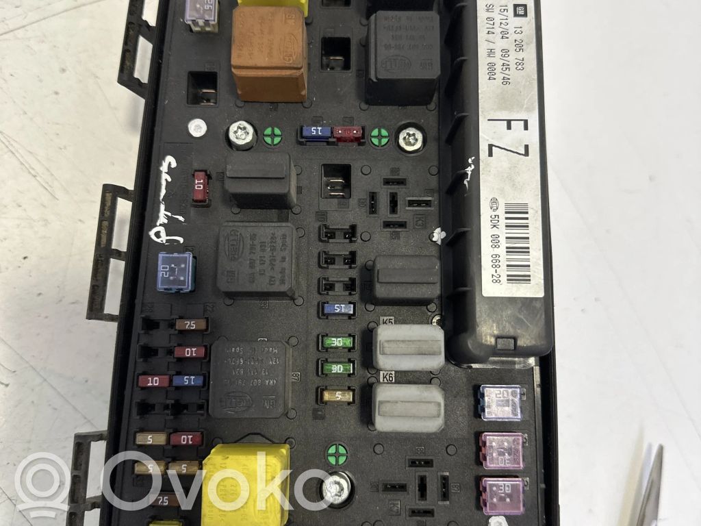Opel Astra H Fuse module 
