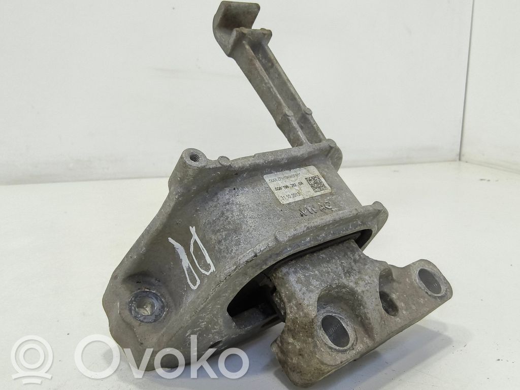 Volkswagen Golf VII Engine mount bracket 