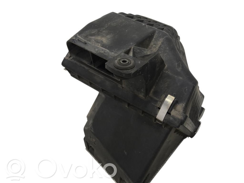 Volkswagen PASSAT B5 Air filter box 