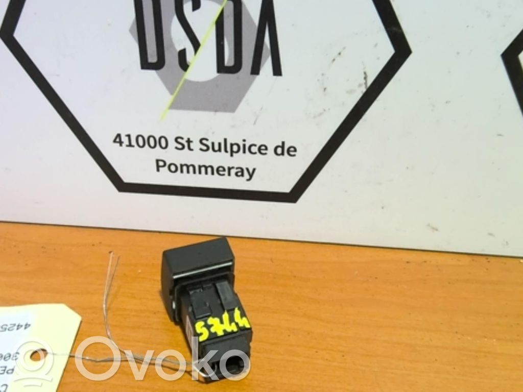 Central locking switch button   6490Z3