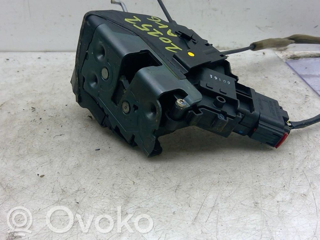 Mazda 3 I Front door lock 