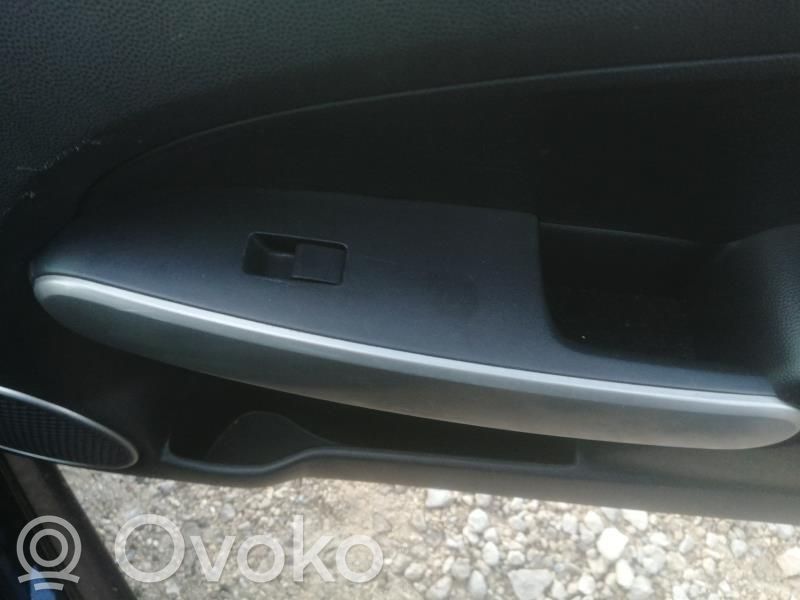 Elektrisko logu slēdzis   D65166370