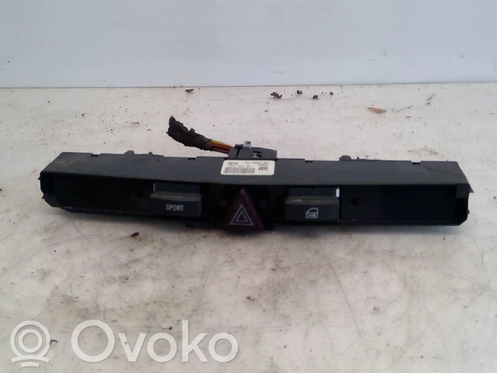 Opel Astra H Hazard light switch 